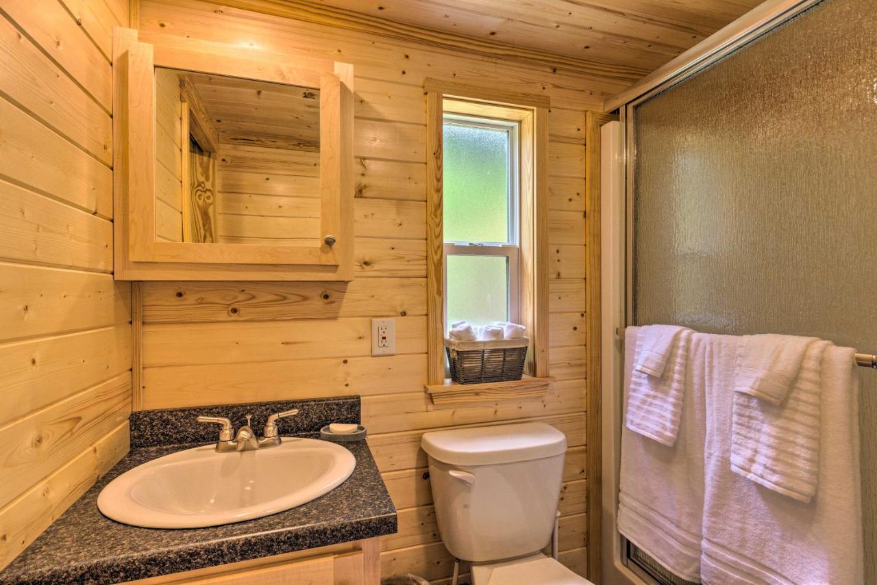 Quaint Mtn Cabin Tiny Living Near Big Adventure Brevard Eksteriør bilde